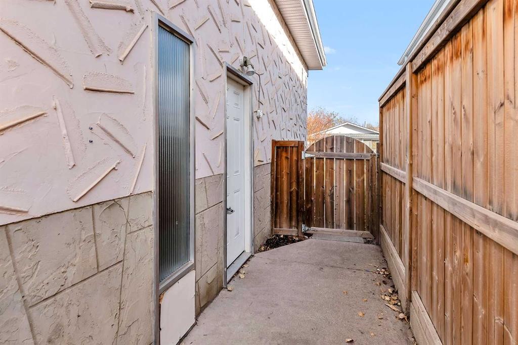 10831 5 Street Sw, Calgary, AB - Outdoor With Exterior