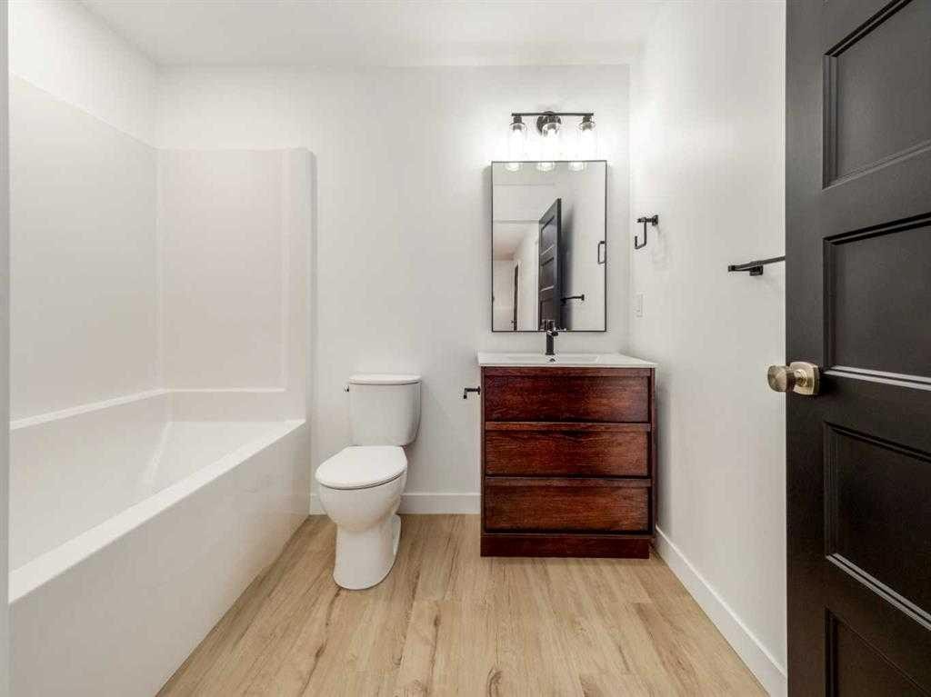 5105 40 Avenue, Taber, AB - Indoor Photo Showing Bathroom