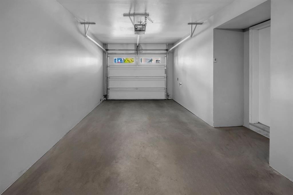714 Redstone View Ne, Calgary, AB - Indoor Photo Showing Garage