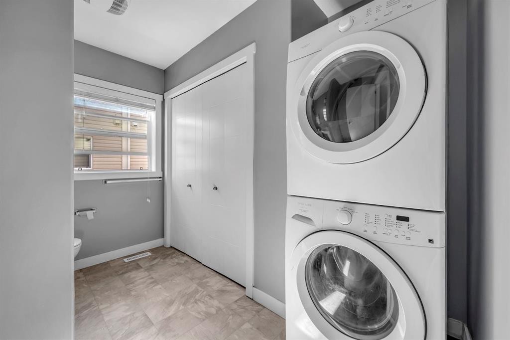 714 Redstone View Ne, Calgary, AB - Indoor Photo Showing Laundry Room