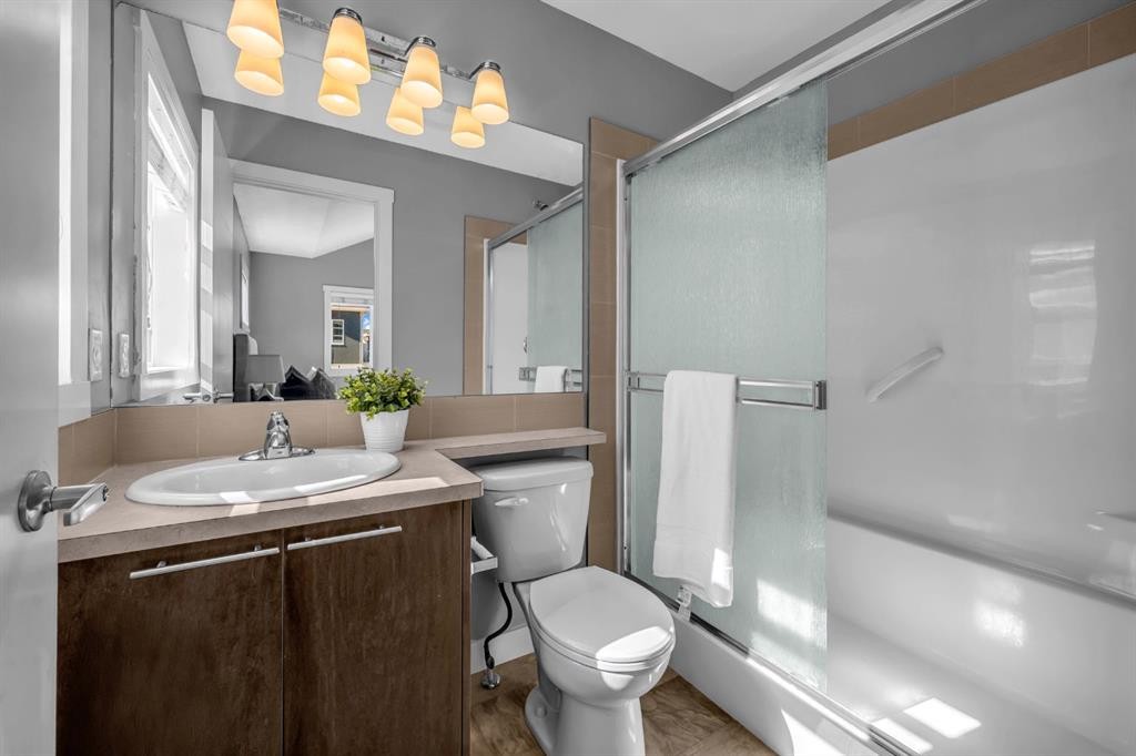 714 Redstone View Ne, Calgary, AB - Indoor Photo Showing Bathroom