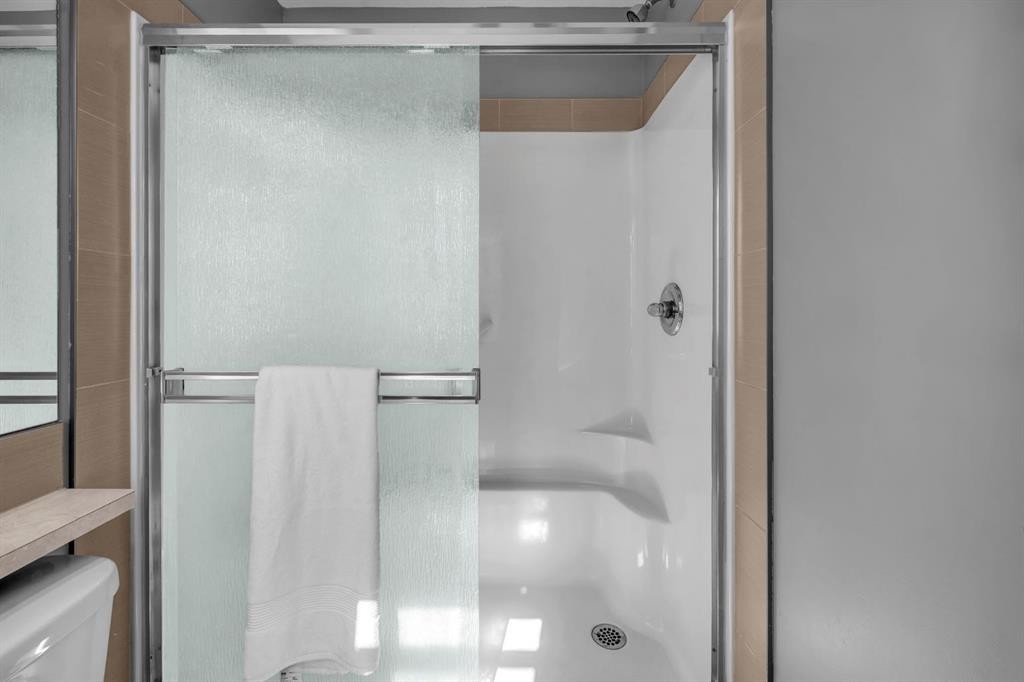 714 Redstone View Ne, Calgary, AB - Indoor Photo Showing Bathroom