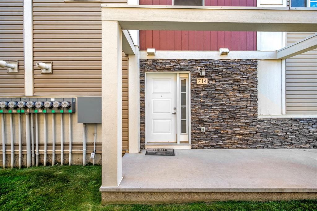 714 Redstone View Ne, Calgary, AB - Outdoor
