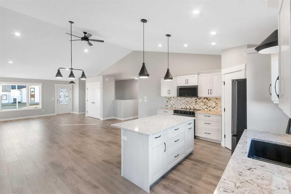 3422 Victory Way, Olds, AB - Indoor Photo Showing Kitchen With Upgraded Kitchen