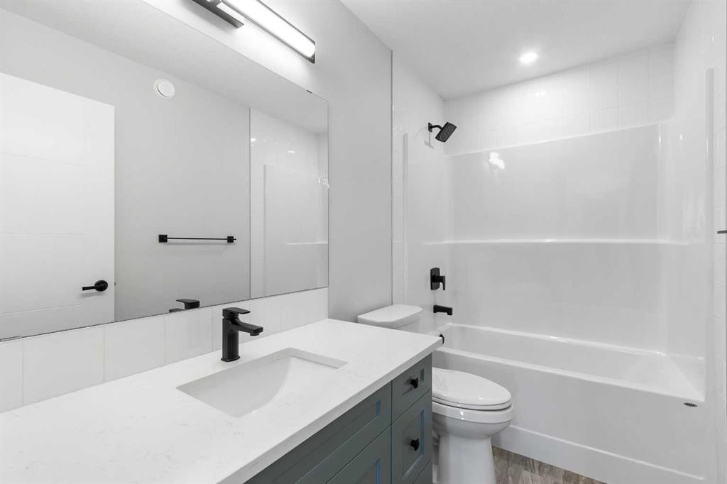 3422 Victory Way, Olds, AB - Indoor Photo Showing Bathroom