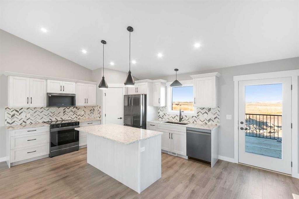 3422 Victory Way, Olds, AB - Indoor Photo Showing Kitchen With Stainless Steel Kitchen With Upgraded Kitchen