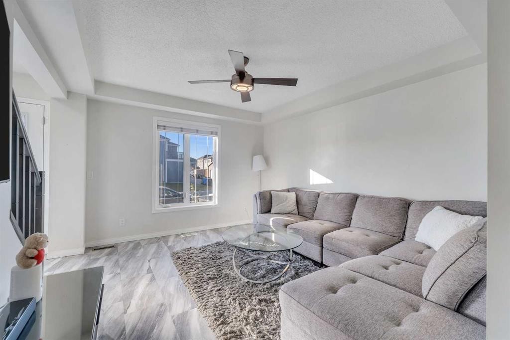 58 Cityscape Avenue Ne, Calgary, AB - Indoor Photo Showing Living Room