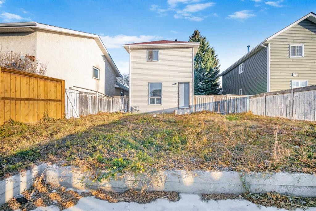 103 Taradale Drive Ne, Calgary, AB - Outdoor