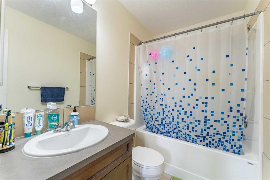 37 Auburn Bay Link Se, Calgary, AB - Indoor Photo Showing Bathroom