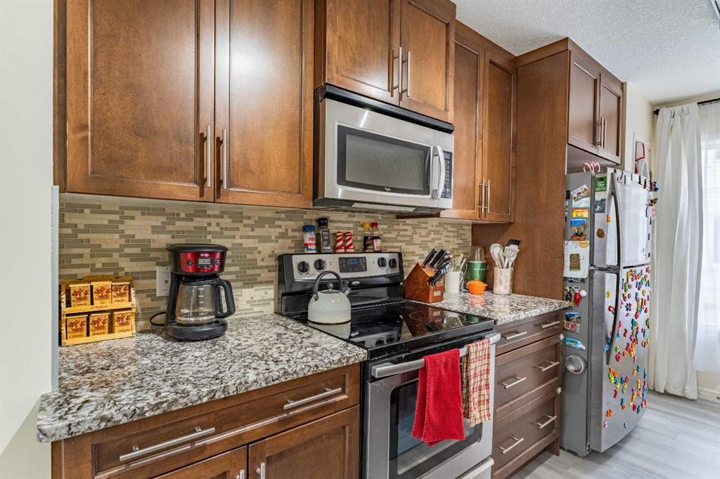 37 Auburn Bay Link Se, Calgary, AB - Indoor Photo Showing Kitchen