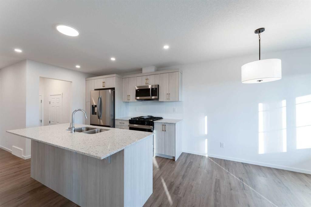 1170 148 Avenue Nw, Calgary, AB - Indoor Photo Showing Kitchen With Double Sink With Upgraded Kitchen