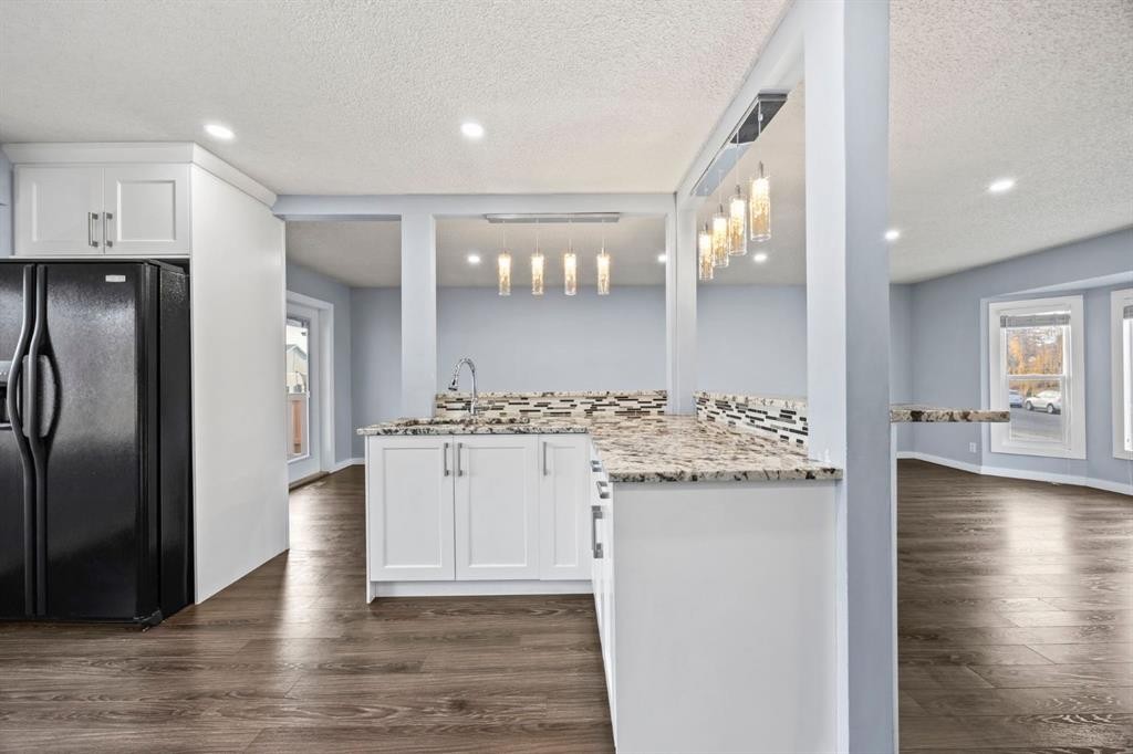 80 Templewood Road Ne, Calgary, AB - Indoor Photo Showing Kitchen