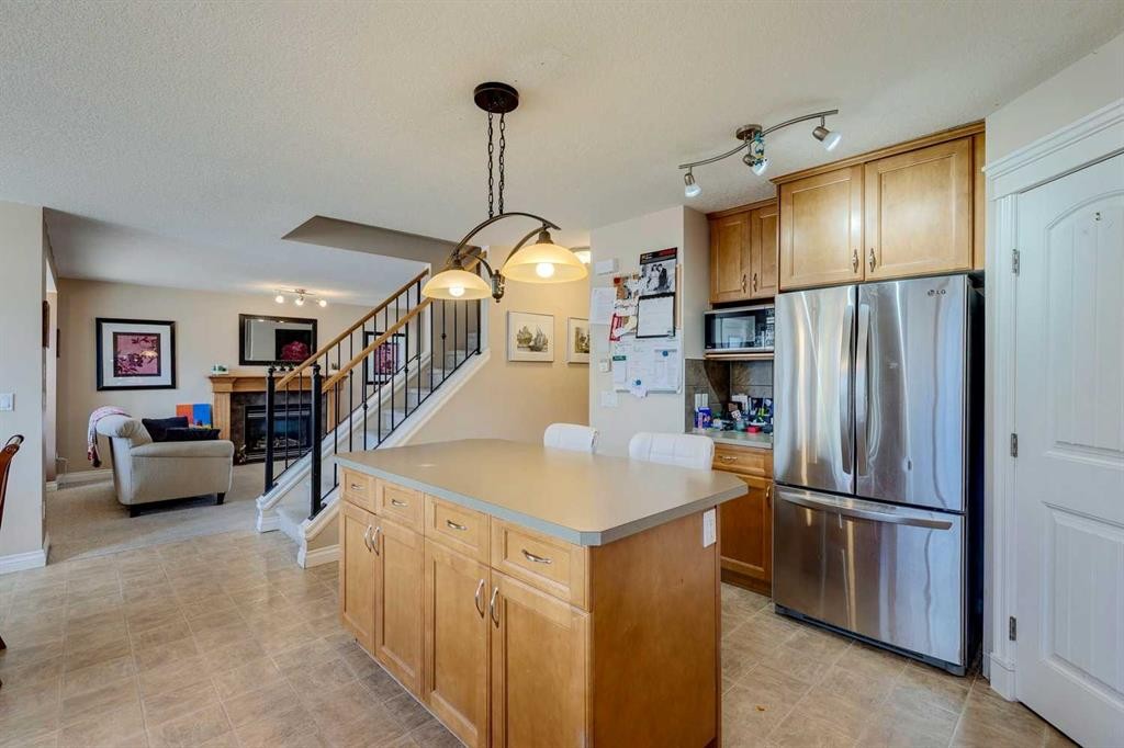 184 Cimarron Park Circle, Okotoks, AB - Indoor Photo Showing Kitchen