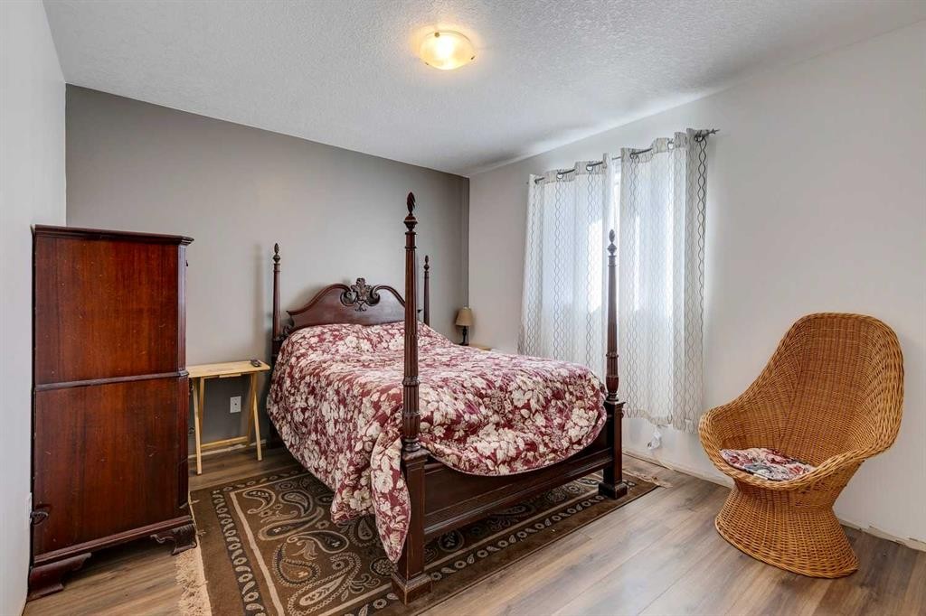 184 Cimarron Park Circle, Okotoks, AB - Indoor Photo Showing Bedroom