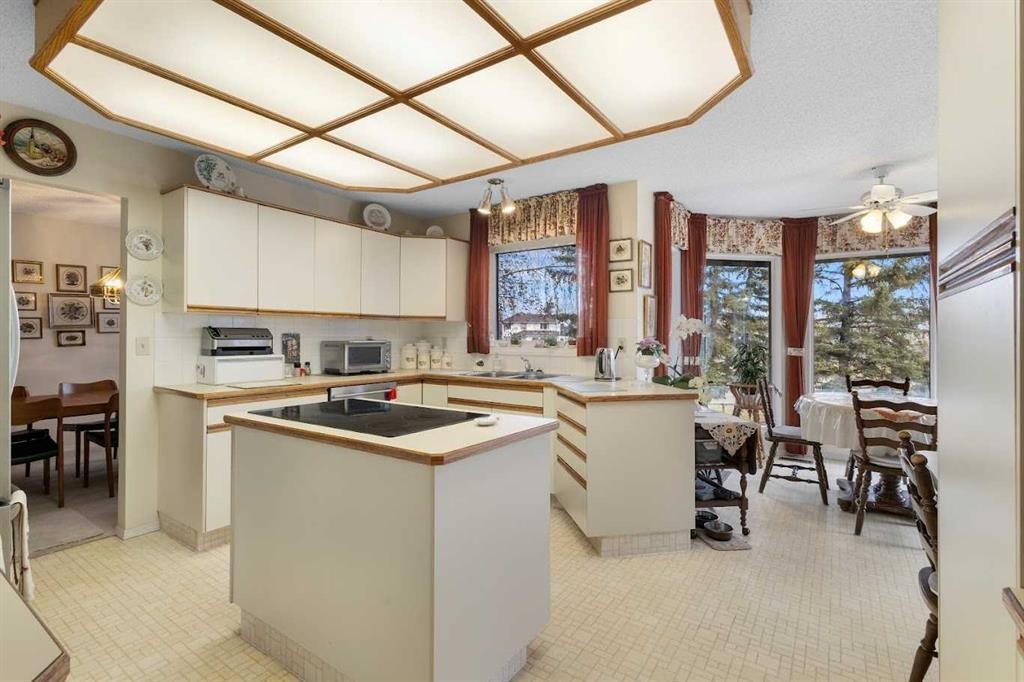 224 Douglas Woods Point Se, Calgary, AB - Indoor Photo Showing Kitchen With Double Sink