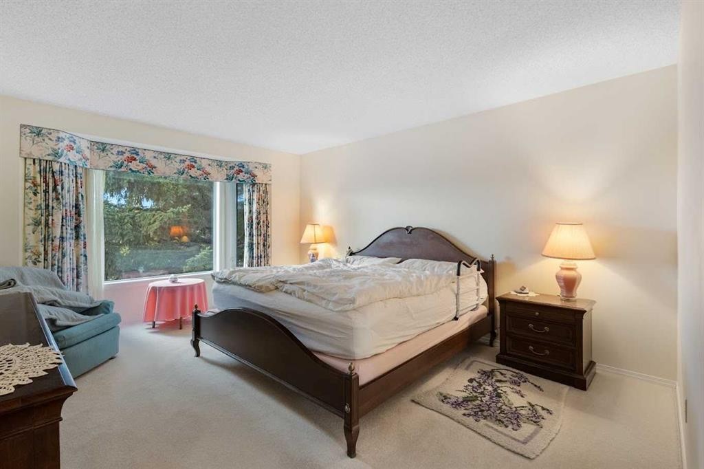 224 Douglas Woods Point Se, Calgary, AB - Indoor Photo Showing Bedroom