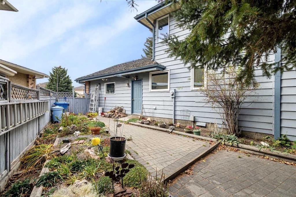224 Douglas Woods Point Se, Calgary, AB - Outdoor With Exterior
