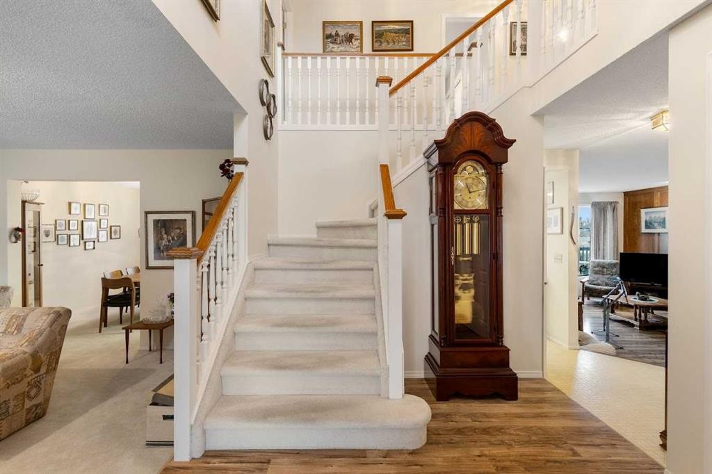 224 Douglas Woods Point Se, Calgary, AB - Indoor Photo Showing Other Room