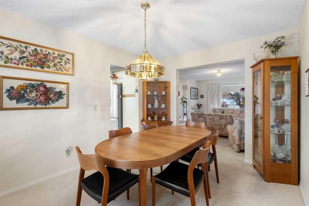 224 Douglas Woods Point Se, Calgary, AB - Indoor Photo Showing Dining Room