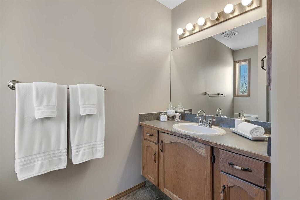 87 Coventry Road Ne, Calgary, AB - Indoor Photo Showing Bathroom