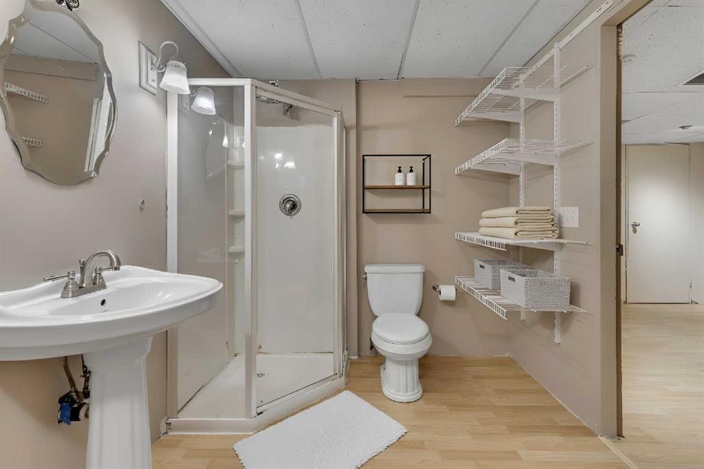 87 Coventry Road Ne, Calgary, AB - Indoor Photo Showing Bathroom