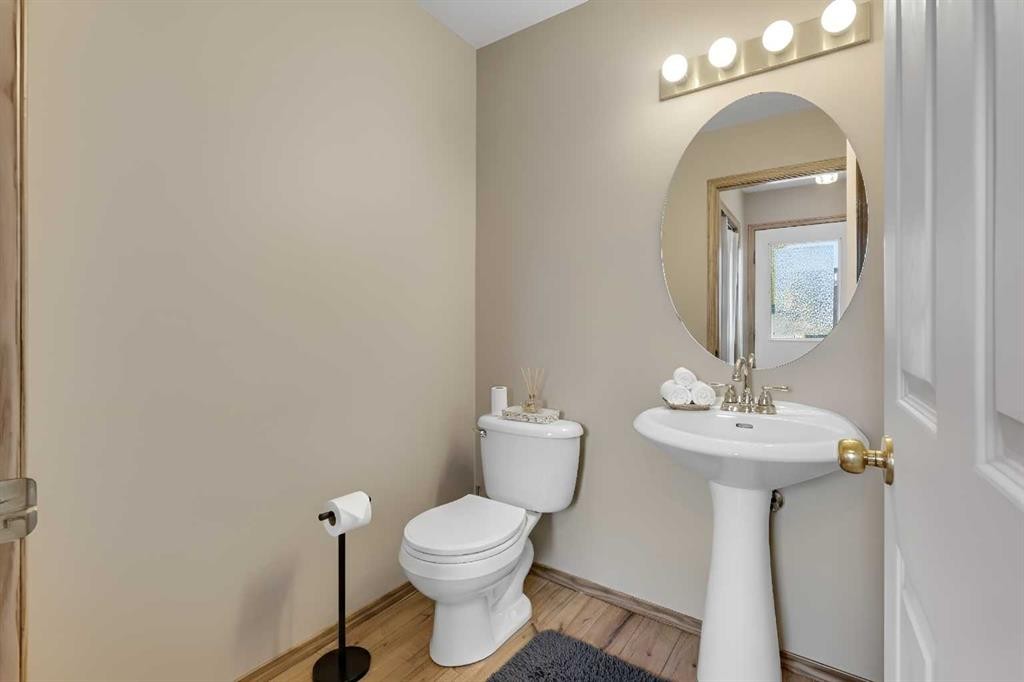 87 Coventry Road Ne, Calgary, AB - Indoor Photo Showing Bathroom