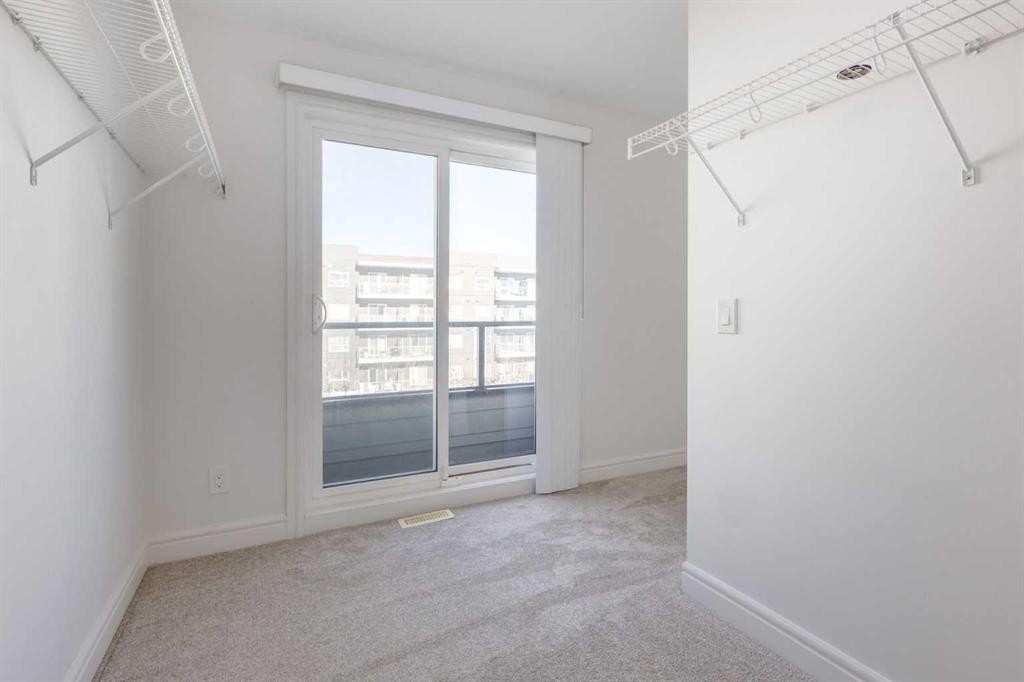 4341 Seton Drive Se, Calgary, AB - Indoor