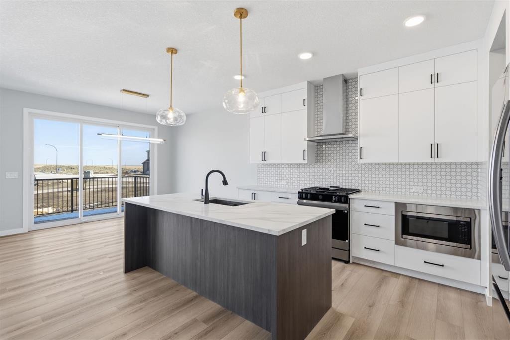 132 Lewiston Drive Ne, Calgary, AB - Indoor Photo Showing Kitchen With Upgraded Kitchen