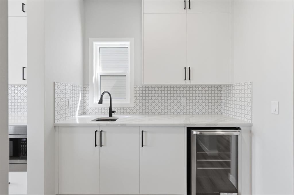 132 Lewiston Drive Ne, Calgary, AB - Indoor Photo Showing Kitchen With Upgraded Kitchen