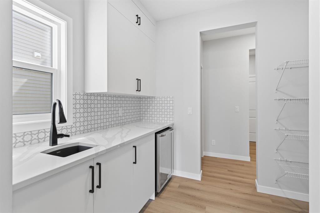 132 Lewiston Drive Ne, Calgary, AB - Indoor Photo Showing Kitchen With Upgraded Kitchen