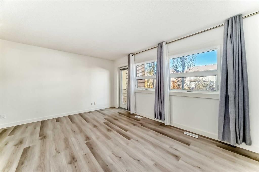 418 Covecreek Circle Ne, Calgary, AB - Indoor Photo Showing Other Room