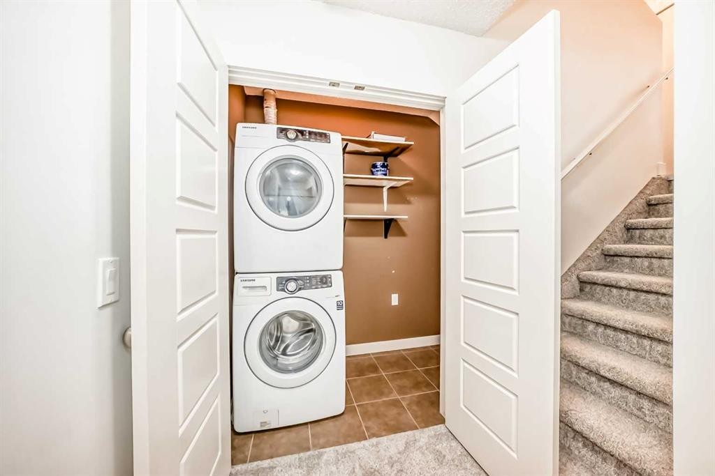 418 Covecreek Circle Ne, Calgary, AB - Indoor Photo Showing Laundry Room