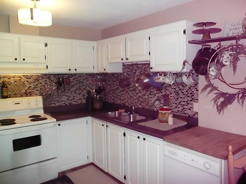 54-6020 Temple Drive Ne, Calgary, AB - Indoor Photo Showing Kitchen