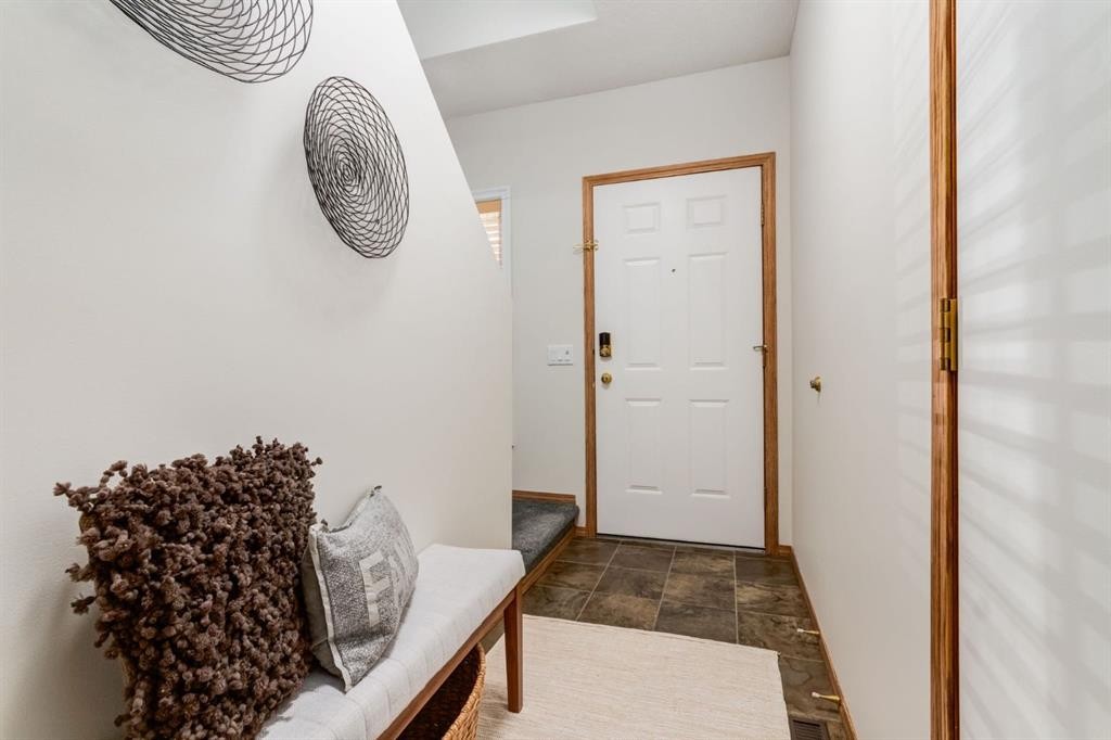 12 Millrise Green Sw, Calgary, AB - Indoor Photo Showing Other Room