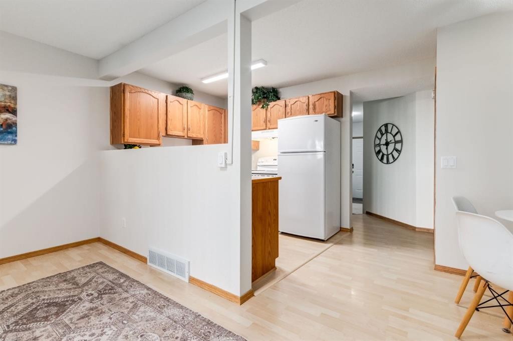 12 Millrise Green Sw, Calgary, AB - Indoor Photo Showing Kitchen