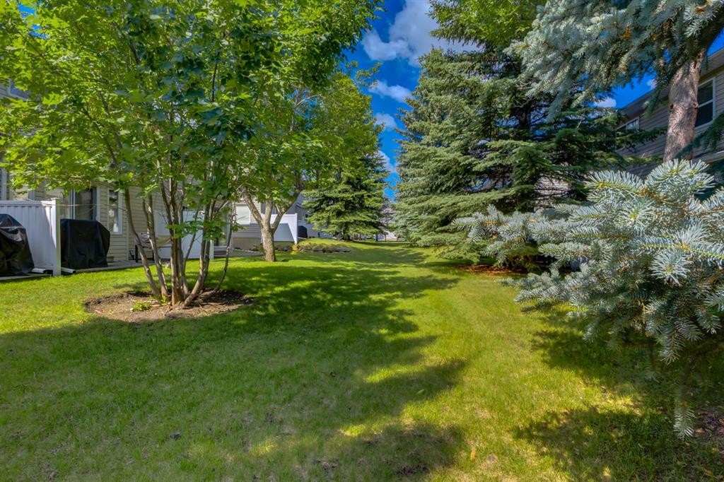 12 Millrise Green Sw, Calgary, AB - Outdoor
