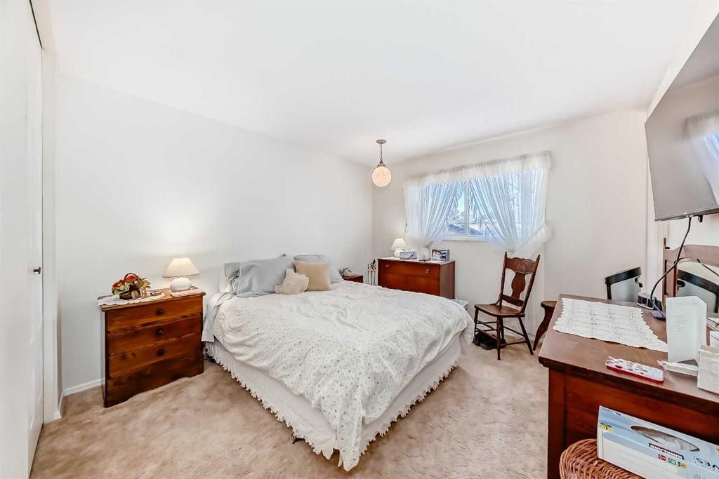 9 Maple Place, Strathmore, AB - Indoor Photo Showing Bedroom