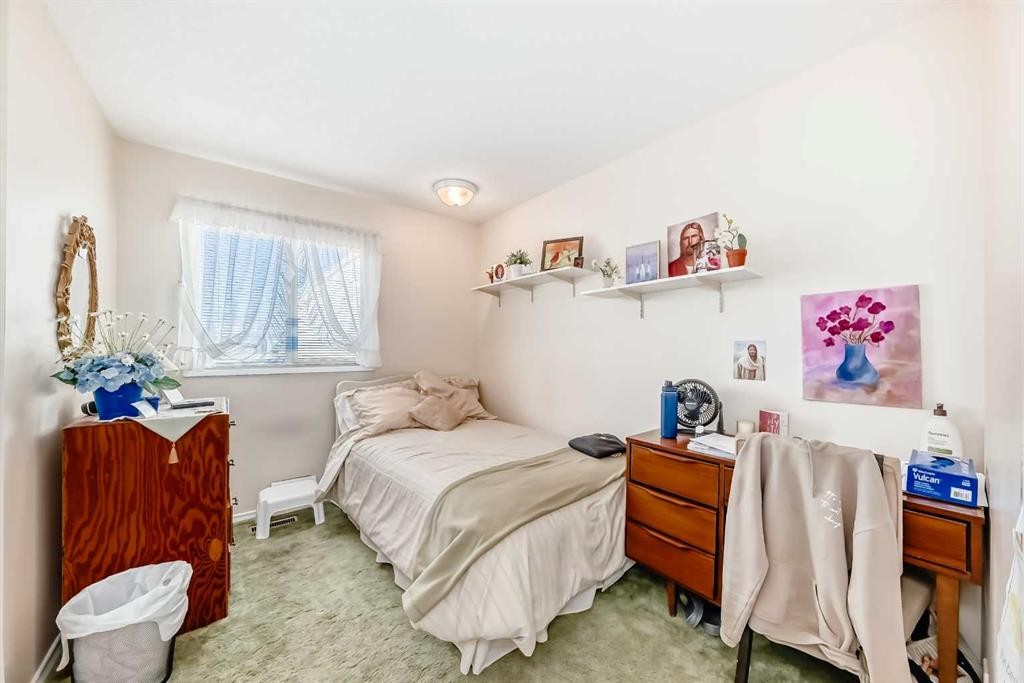9 Maple Place, Strathmore, AB - Indoor Photo Showing Bedroom