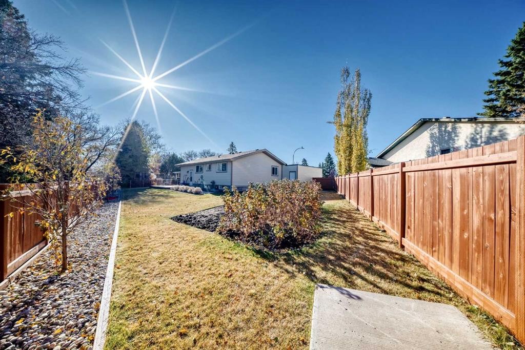 9 Maple Place, Strathmore, AB - Outdoor