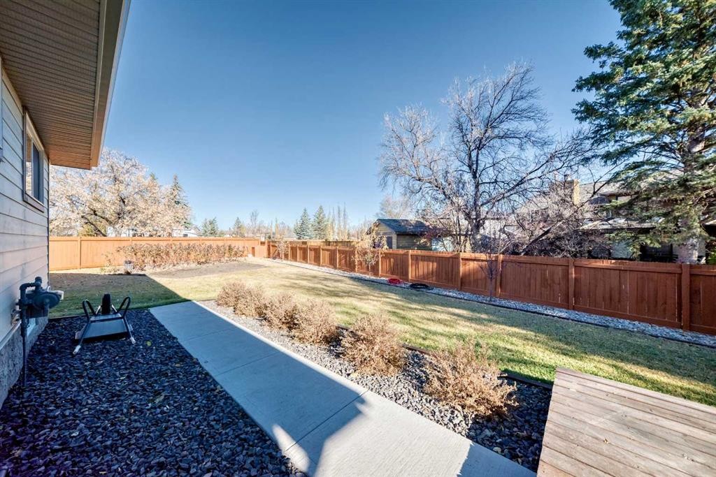 9 Maple Place, Strathmore, AB - Outdoor With Backyard