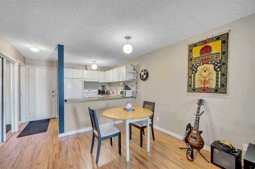 307-110 20 Avenue Ne, Calgary, AB - Indoor Photo Showing Dining Room