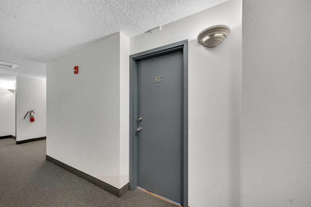307-110 20 Avenue Ne, Calgary, AB - Indoor Photo Showing Other Room