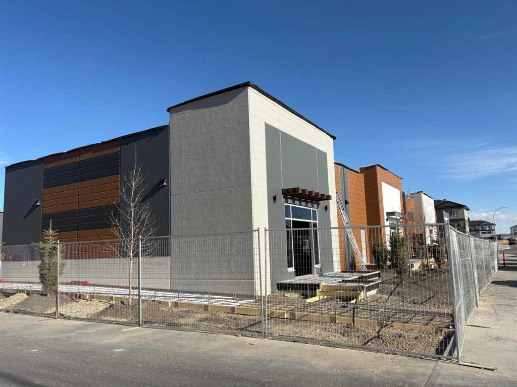 110 Corner Meadows Manor Ne, Calgary, AB