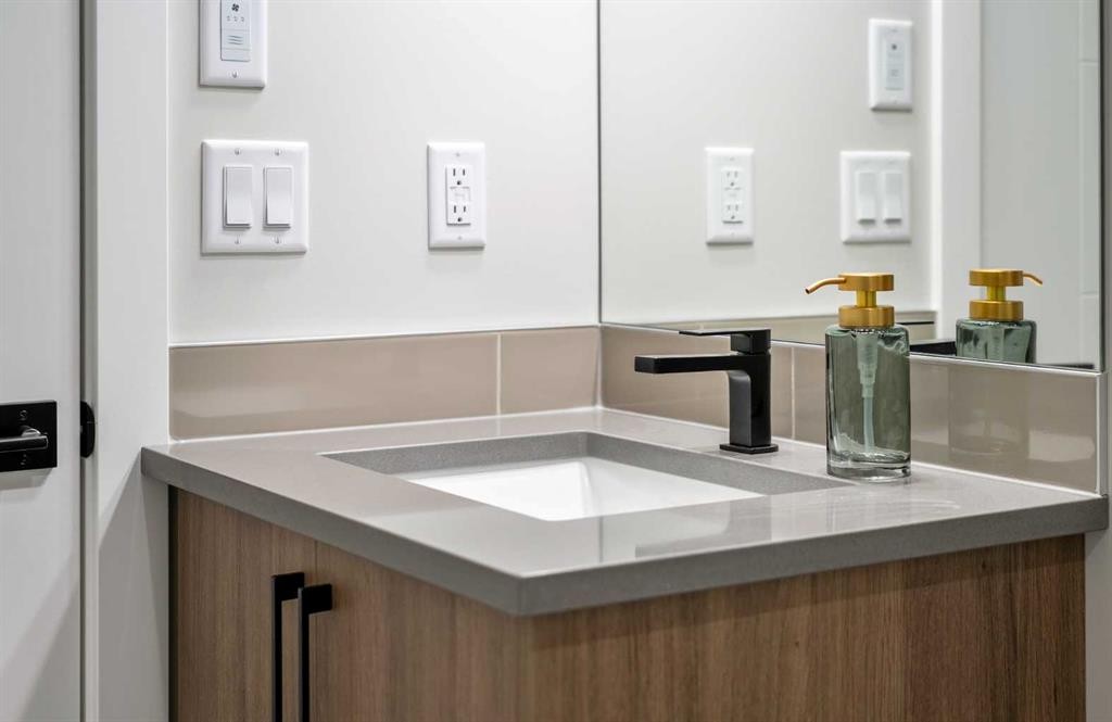 4102-100 Banister Drive, Okotoks, AB - Indoor Photo Showing Bathroom