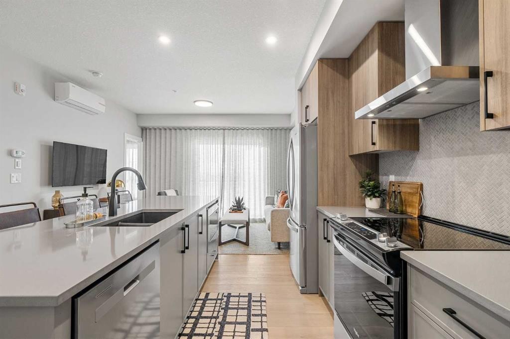 4102-100 Banister Drive, Okotoks, AB - Indoor Photo Showing Kitchen With Double Sink With Upgraded Kitchen