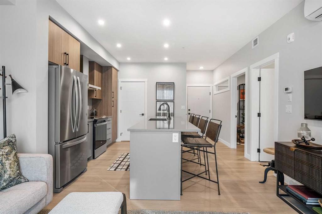 4102-100 Banister Drive, Okotoks, AB - Indoor Photo Showing Kitchen With Upgraded Kitchen