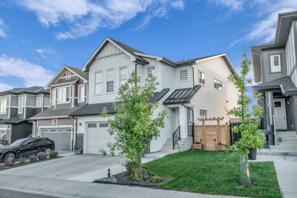 240 Lucas Crescent Nw, Calgary, AB - Outdoor With Facade
