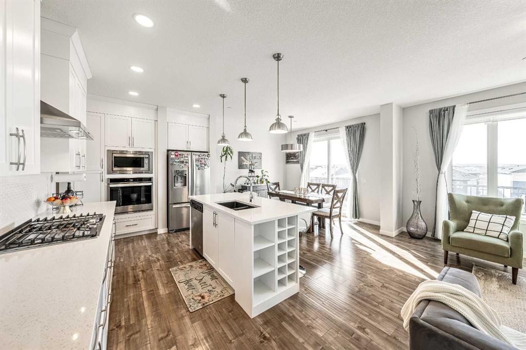 240 Lucas Crescent Nw, Calgary, AB - Indoor Photo Showing Kitchen With Upgraded Kitchen