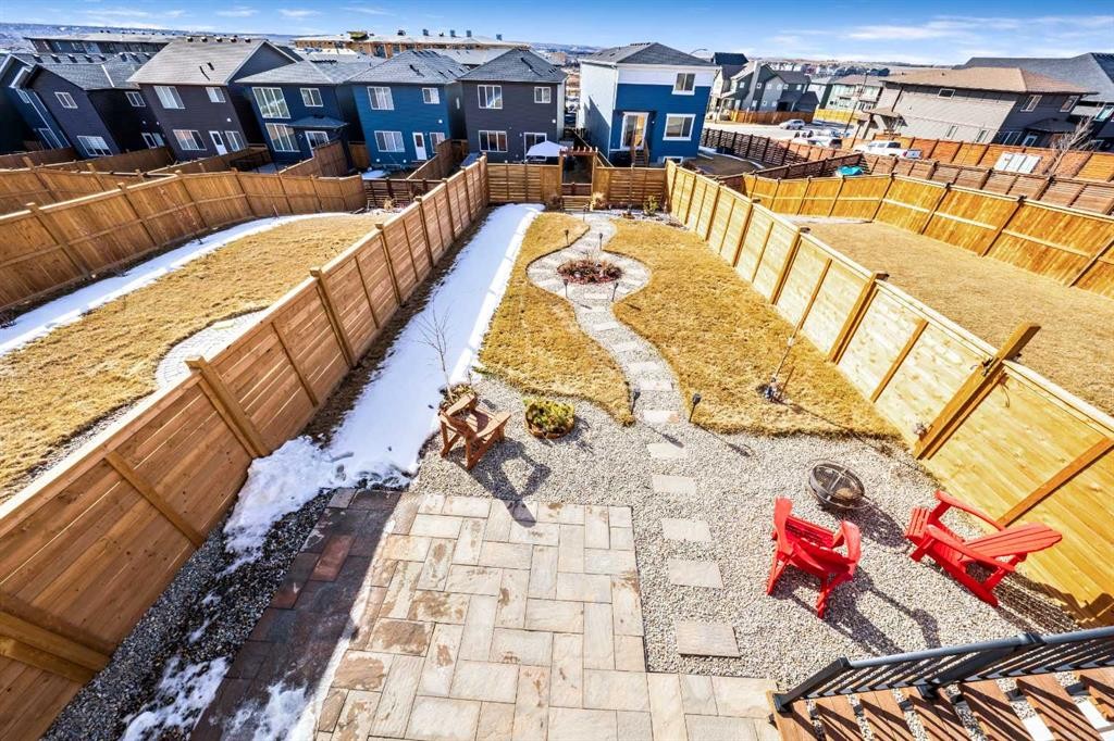 240 Lucas Crescent Nw, Calgary, AB - Outdoor