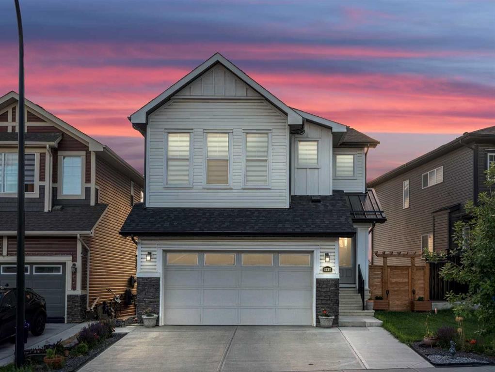 240 Lucas Crescent Nw, Calgary, AB - Outdoor